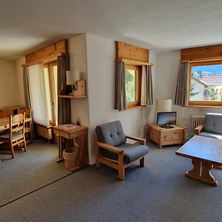 Chesa Bellaval, Haus La Vuolp 2 1 2 Zimmerwohnung * Silvaplana